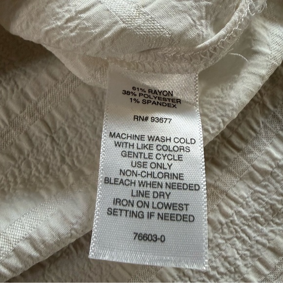 Liz Claiborne Women's Cream Sleeveless Blouse size S - Picture 6 of 7